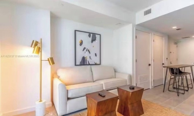Euclid House | 3-bedroom house in cool Euclid with AC, WiFi. Enjoy a relaxing stay