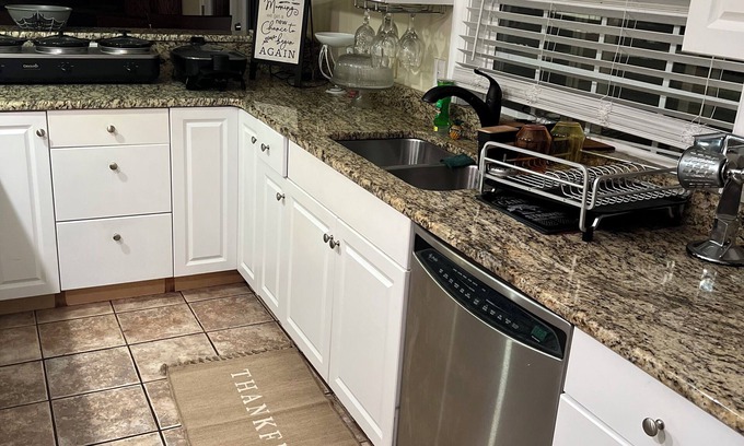 Clay House | 3-bedroom house in fantastic Greensboro with Pool, hot tub, WiFi and much more!