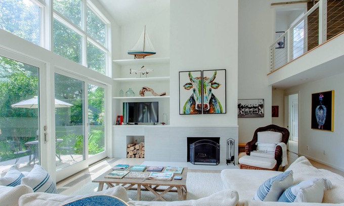 Chilmark House | 3 Bedroom House with Guest Cottage on 3 Acres off Middle Road
