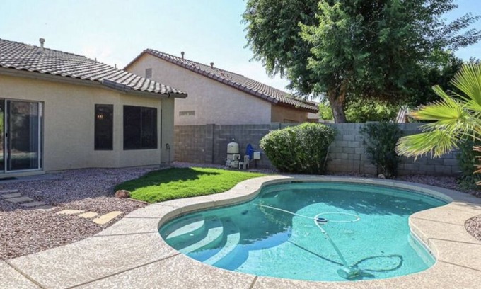 Corte Sierra House | 3-bedroom house with TVs, grill, private pool and WiFi in wonderful Avondale