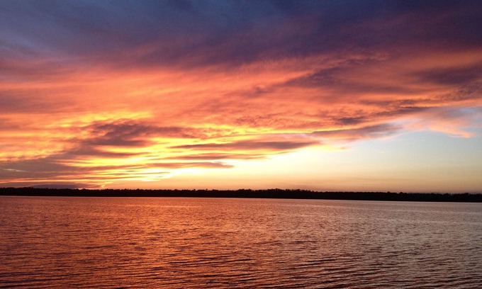 Hampton House | 3 Bedroom Lakeview Cottage w/lake & dock access