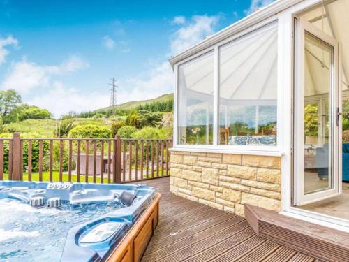 Killin Villa | 3 Bedroom luxury home, hot tub, stunning views of Killin, sitting on the River Dochart