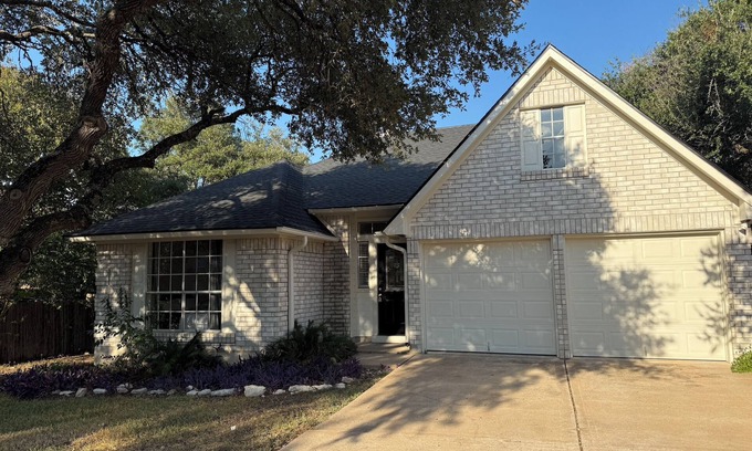 McNeil House | 3-bedroom spacious house in peaceful Cedar Park with sauna and patio