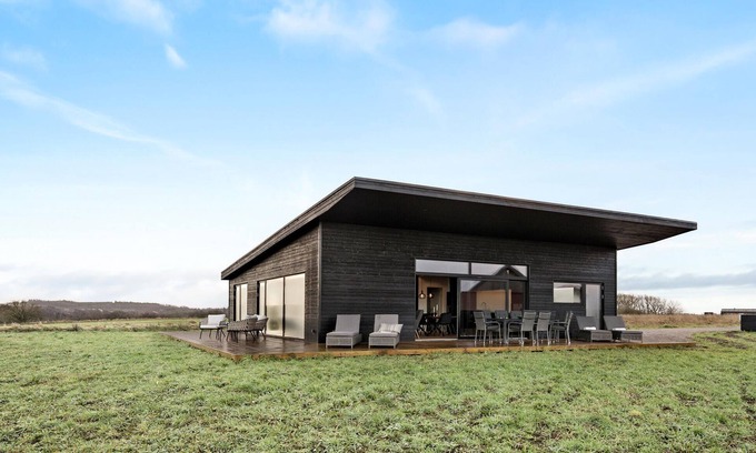 Hjarbæk House | 3 bedroom stunning home in Løgstrup