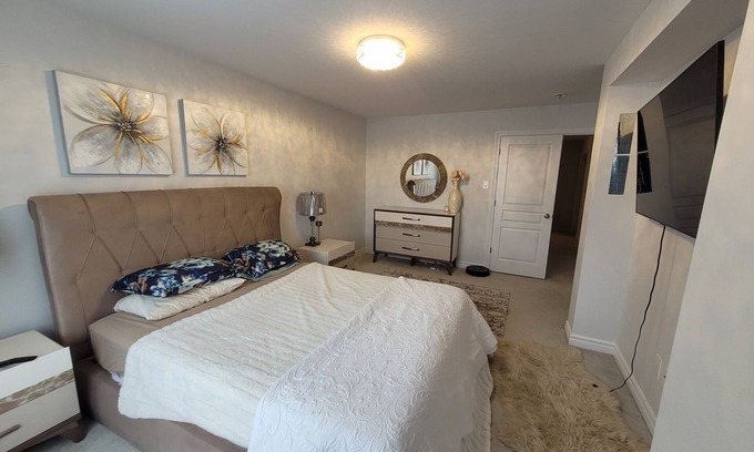Ottawa Division House | 3-bedroom townhome in charming Ottawa with WiFi, AC. Start your vacation now