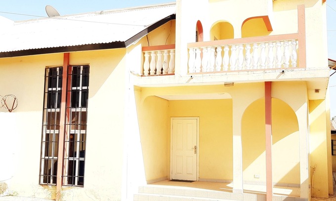 Kololi House | 3 Bedroom Villa with a Beach across the road