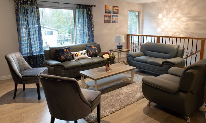 Port Coquitlam House | 3 BR, by Skytrain, Free Parking, Near Coquitlam Centre, Family Friendly!