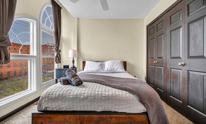Ohio City House | 3 BR House in Ohio City with Game Room Sleeps 11