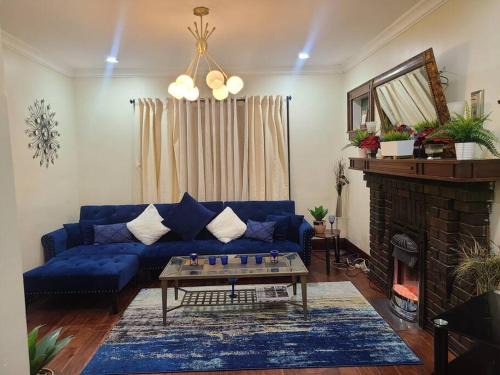 The Pocket Apartment | 3 BR House in Toronto Downtown