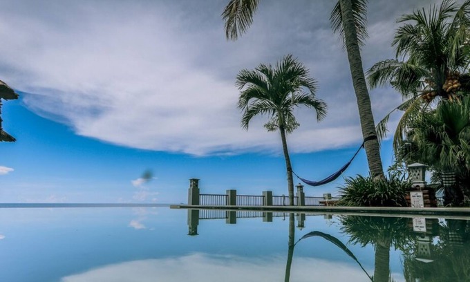 Bukti Villa | 3 BR luxury beachfront with private pool