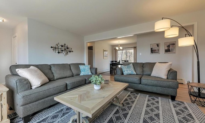 Salsbury Cove House | 3 BR Private Pondside View New Reno [Moose Lodge]
