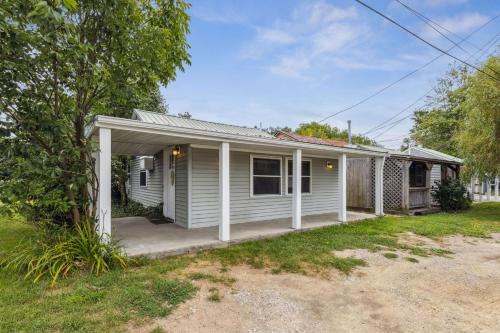 Geneva-on-the-Lake House | 3 Charming Cottages on GOTL Strip - Sleeps 10