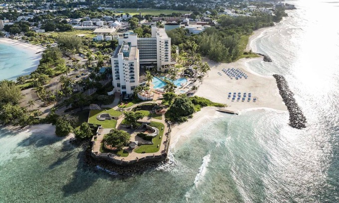 Garrison Historic Area Hotel | 3 Elegant Ocean View Suites Perfect for the Whole Family in Beachfront Resort