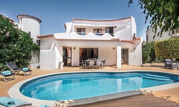 Castelo House | 3 Ensuite Villa Galé Free WIFi + Barbecue + Private Pool