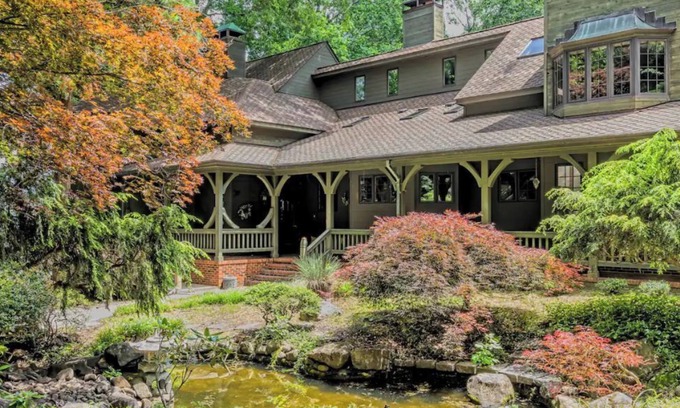 Midlothian House | 3 Family friendly Waterfront homes w/pool, private property with amenities!