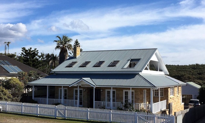 Catherine Hill Bay House | 3 for 2 offer! 50m to beach - oceanviews - Nat. Park views - whales - open fire