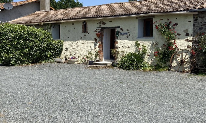 Clere-sur-Layon Cottage | 3* GITE IN LOIRE. Tranquil setting in the beautiful countryside