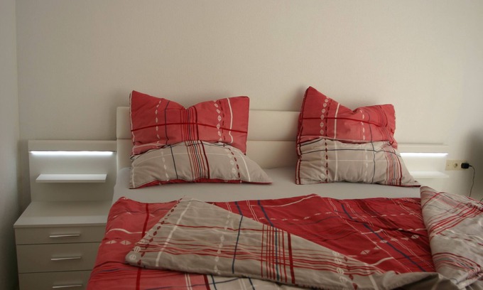 Riederich Apartment | 3 km to Outlet Metzingen