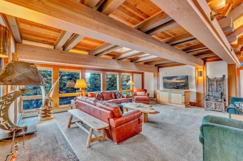 Lake Forest House | 3-Level Getaway Minutes from Lake Tahoe