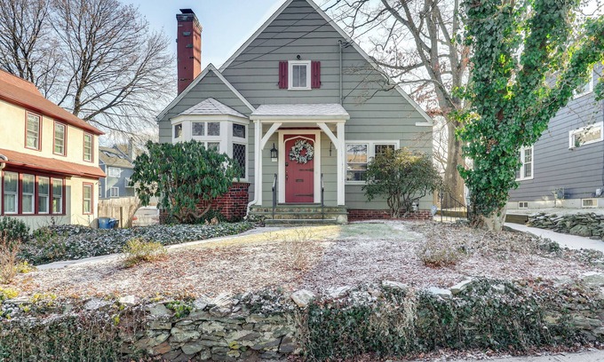 West New Haven House | 3 Mi to Dtwn: Gem w/Patio & Fire Pit in New Haven