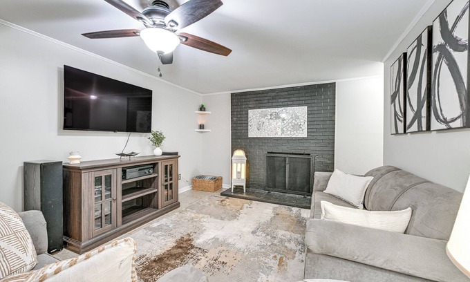 Hickory Apartment | 3 Mi to Dtwn: Hickory Home Base w/Patio!