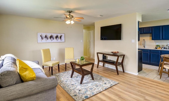 Waxahachie House | 3 Mi to Dtwn Waxahachie Townhome with Fire Pit