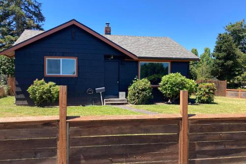 Auburn House | 3 Mi to Emerald Downs Pet-Friendly Home