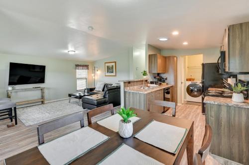 Williams House | 3 Mi to Grand Canyon Railway Williams Retreat