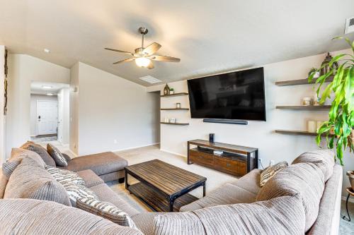 Caldwell House | 3 Mi to Lake Lowell Caldwell Home with Yard and Grill