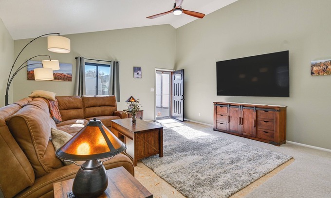 Williams House | 3 Mi to The Polar Express: Williams Home w/Grill!
