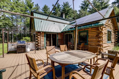 Sunderland House | 3 Mi to UMass Amherst Peaceful New England Cabin