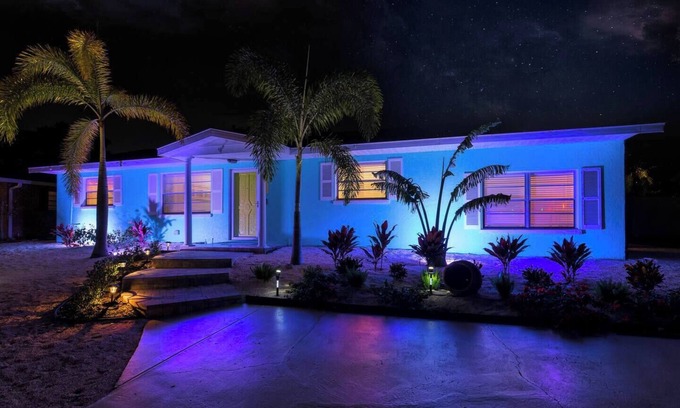 Whitney Beach House | 3 miles to AMI beach, 3 bed 2 bath, 5 miles to IMG