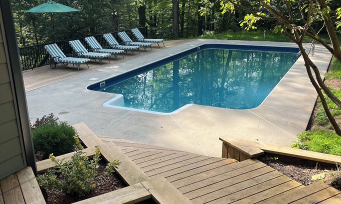 Jefferson Township Ski Chalet | 3 Miles to Hidden Valley! Secluded 3BR + loft w/WiFi, Hot Tub & Swimming Pool.