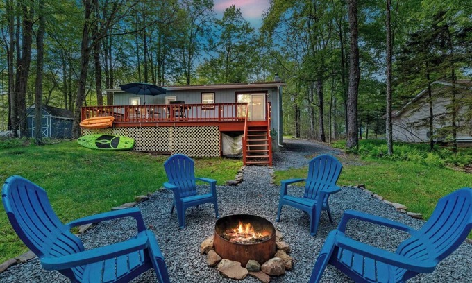 Pocono Lake Cabin | 3 min walk to beach, TV, AC, Firepit, Wi-Fi