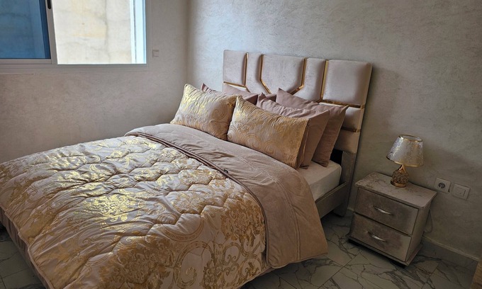 Martil Apartment | 3 MIN WALK TO THE BEACH! Fabulous apartment with WiFi in charming Martil Beach