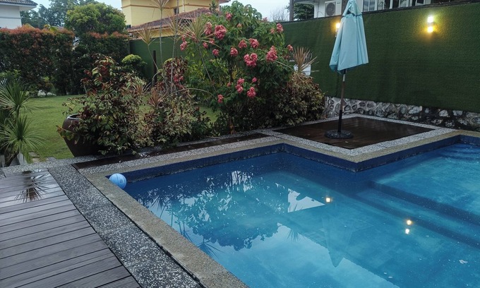 Taman Rakyat Villa | 3 Minutes to the Teluk Kemang Beach