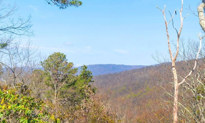 Laurel Ridge House | 3 Ridges Vista. Stunning mountain views, renovated home, 2 mins to ski slopes