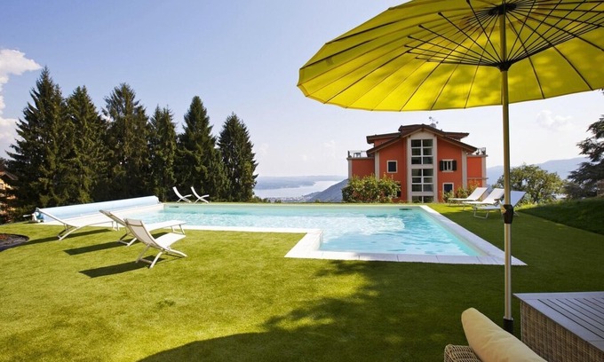 Comero Apartment | 3-room corner apartment in a prestigious villa from 1850 with solar-heated pool