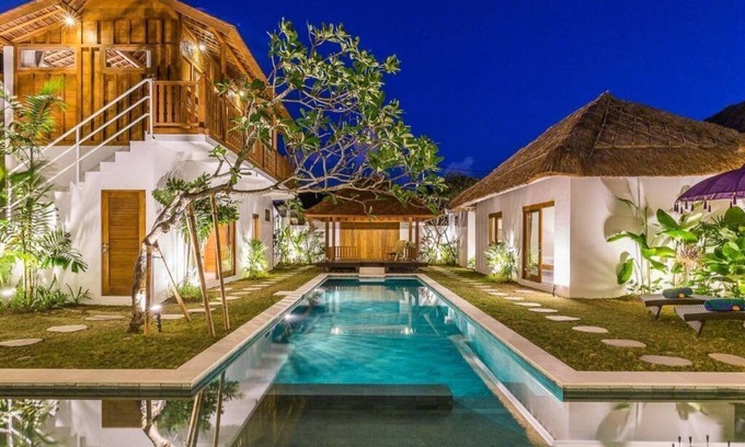 Seminyak Villa | 3 Villas connected in Seminyak center/36pax