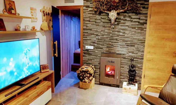 Industriebezirk Apartment | 3 Z moderne Wellnesswohnung - Sauna, Kamin, Parkplätze 65m2 bis 6 Per