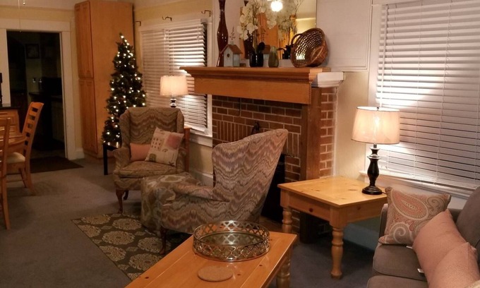 Downtown Klamath Falls House | 30+Day❤️of Downtown | SmartHouse | 4KTV | King, 2 Queens, Double + Twin | BBQ, P