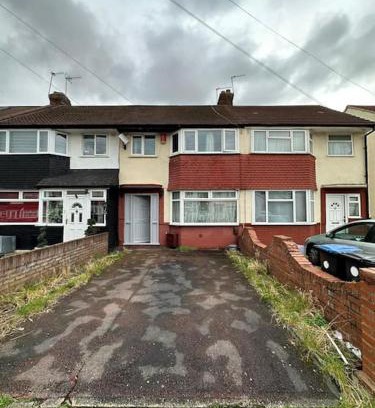 Enfield Lock House | 30 Min to STN & London