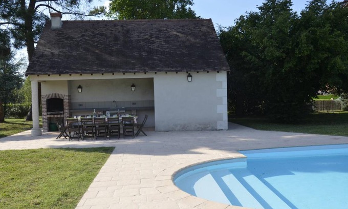 Saint-Georges-sur-Cher Cottage | 300 m² Cabin ∙ 5 bedrooms ∙ 12 guests