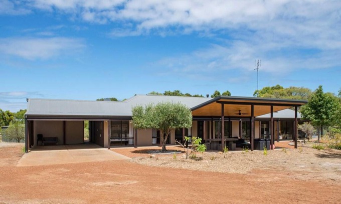 Yallingup House | 300 m² House ∙ 5 bedrooms ∙ 9 guests