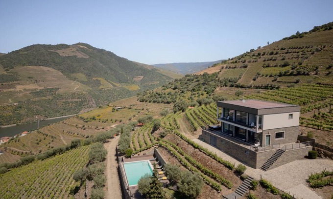 Armamar Villa | 300 m² Villa ∙ 3 bedrooms ∙ 6 guests