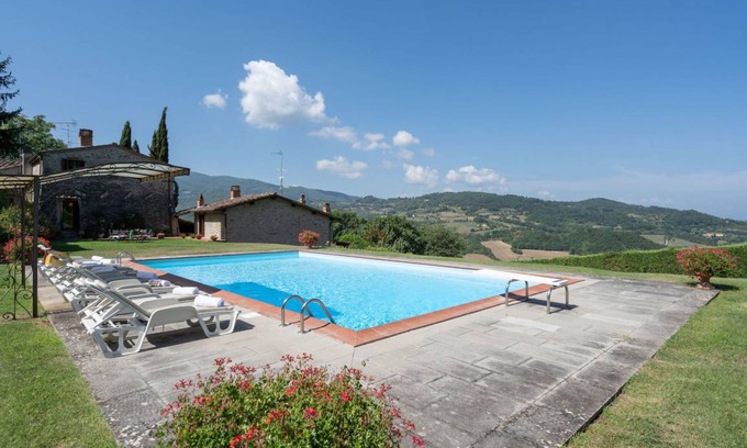 Dicomano Villa | 300 m² Villa ∙ 4 bedrooms ∙ 10 guests