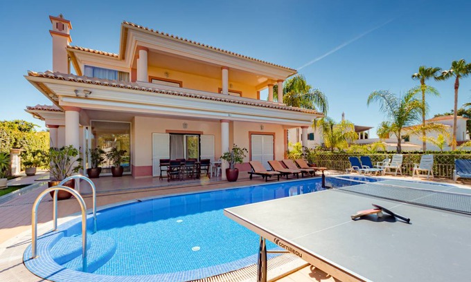 Albufeira Villa | 300 m² Villa ∙ 5 bedrooms ∙ 10 guests