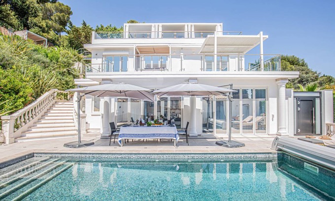 Cap-d'Antibes Villa | 300 m² Villa ∙ 5 bedrooms ∙ 10 guests