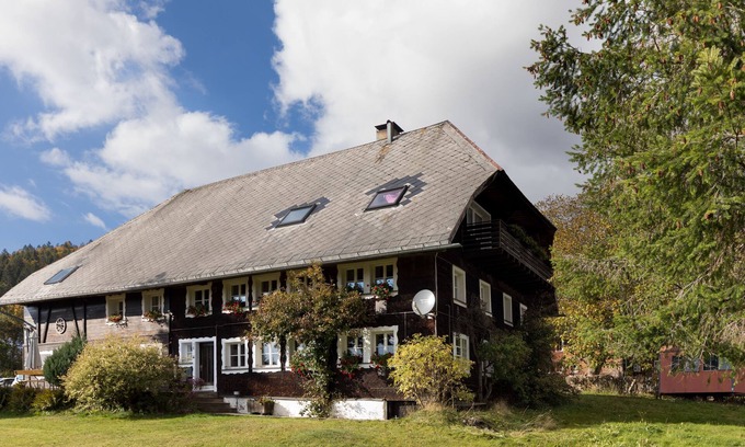 Wittenschwand House | 300-year-old farmhouse with high-quality furnishings for up to 11 people