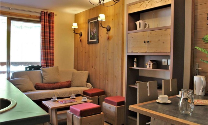 Risoul Apartment | 300m from resort center, 4th floor, view ski slopes, fitness, swimming pool, sauna, balcony, tv